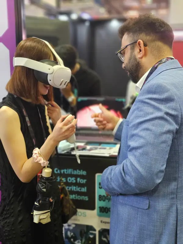 Walking a visitor through the VR demo. ROSCon & SWITCH